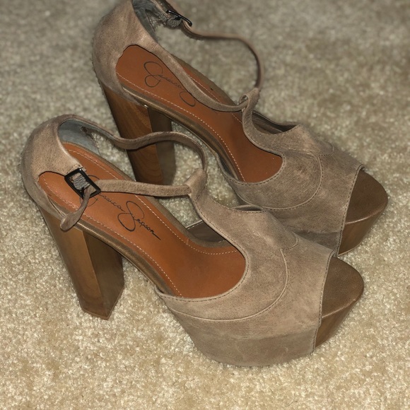 6 inch Jessica Simpson strapped heels - Picture 3 of 5